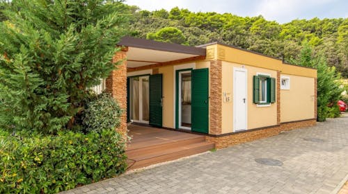 Resort Lando - Začetek poletja v camping vilah na Rabu, Kampor, Rab, Hrvaška - 610 EUR - 4x nočitev v Standard ali Superior camping vili za 6 oseb, Uporaba zunanjega ogrevanega bazena
