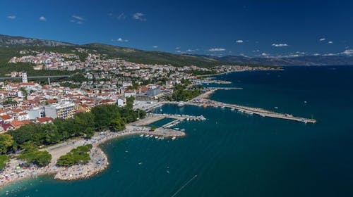 Hotel Crikvenica - Last minute oddih v Crikvenici, Crikvenica, Hrvaška - 336 EUR - 2x nočitev v dvoposteljni Superior sobi z balkonom za 2 osebi, Bogat samopostrežni zajtrk