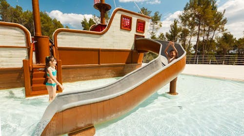 Santa Marina Camping - Družinsko poletje, Poreč, Istra, Hrvaška - 910 EUR - 7x nočitev v Premium Comfort mobilni hiški za do 4 osebe (2 otroka do 11,99 let brezplačno), Posteljnina in brisače