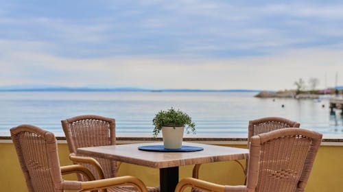 Hotel Villa Schubert - Poletni oddih tik ob morju, Ika, Hrvaška - 479 EUR - 2x nočitev v elegantni dvoposteljni sobi za 2 osebi, Bogat samopostrežni zajtrk z neomejeno količino toplih napitkov in sokov