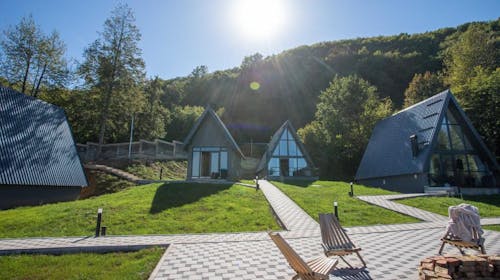 Klek 77 Luxury Chalets - Oddih v lesenih hiškah na Jahorini med tednom, Sarajevo, Bosna in Hercegovina - 95 EUR - 1x nočitev v leseni hiški za 2 osebi (2 otroka do 10 let brezplačno, ob predhodni najavi), Uporaba jacuzzija
