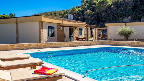 Resort Lando - Začetek poletja v camping vilah na Rabu, Kampor, Rab, Hrvaška - 512 EUR - 3x nočitev v Standard ali Superior camping vili za 6 oseb, Uporaba zunanjega ogrevanega bazena