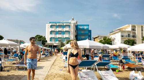 Hotel Levante - Začetek in konec poletja na italijanski obali, Bellaria Igea Marina, Italija - 504 EUR - 3x nočitev v dvoposteljni sobi z balkonom za 2 osebi, Polpenzion v hotelski restavraciji