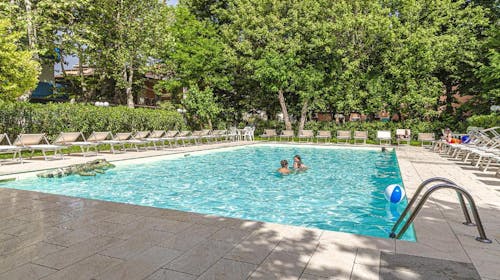 Hotel Royal Inn - Popoln oddih tik ob plaži v Italiji, San Mauro A Mare, Italija - 324 EUR - 3x nočitev v dvoposteljni sobi z balkonom (glede na razpoložljivost) za 2 osebi, Polpenzion v hotelski restavraciji z vključenimi pijačami