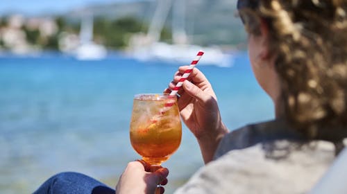 Aminess Vival Port9 Resort - Družinski konec poletja na Korčuli, Korčula, Dalmacija, Hrvaška - 206 EUR - 2x nočitev v dvoposteljni Superior sobi z balkonom stran park za 2 osebi (1 otrok do 9,99 let brezplačno), Polpenzion