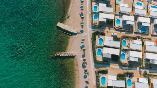 Terra Park Phalaris - Družinsko poletje v popolnem kampu - Pinus Holiday Home z bazenom, Novalja, Pag, Dalmacija, Hrvaška - 429 EUR - 2x nočitev v Pinus Holiday Home z bazenom za do 5 oseb (4 odrasle osebe in 1 otrok do 11,99 let), Uporaba zasebnega ogrevanega bazena