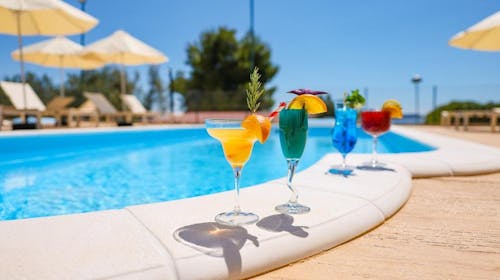Apartmaji Medena - Pomlad s polpenzionom v čudovitem Trogirju za 4 osebe, Donji Seget, Trogir, Dalmacija, Hrvaška - 348 EUR - 2x nočitev v Superior apartmaju B (4+1) za 4 odrasle osebe (1otrok do 11,99 let brezplačno), Polpenzion