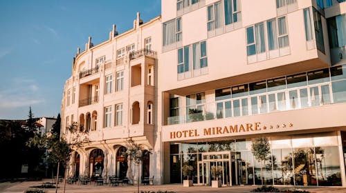 Hotel Miramare - Ekskluzivni začetek poletja - Posebna akcija, Crikvenica, Hrvaška - 1145 EUR - 5x nočitev v dvoposteljni Superior sobi za 2 osebi, Polpenzion