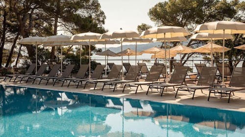 Aminess Younique Senses Resort - Družinski poletni all inclusive light na Hvaru, Vrboska, otok Hvar, Hrvaška - 420 EUR - 3x nočitev v dvoposteljni Superior sobi z balkonom za 2 osebi (1 otrok do 9,99 let brezplačno), All inclusive light