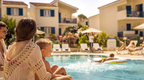 Aminess Vival Port9 Residence - Družinsko poletje v apartmajih na Korčuli, Korčula, Dalmacija, Hrvaška - 498 EUR - 4x nočitev v apartmaju Vinea za 2 osebi (2 otroka do 13,99 let brezplačno), Uporaba zunanjega sladkovodnega infinity bazena za odrasle