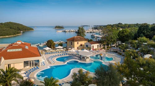 Resort Belvedere - Družinski poletni oddih v Vrsarju, Vrsar, Istra, Hrvaška - 378 EUR - 2x nočitev v dvoposteljni Superior sobi s pomožnim ležiščem in balkonom za 2 osebi (1 otrok do 11,99 let brezplačno), Polpenzion (zajtrk in večerja)