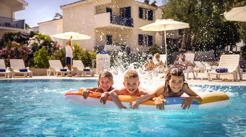 Aminess Vival Port9 Residence - Družinsko poletje v apartmajih na Korčuli, Korčula, Dalmacija, Hrvaška - 1162 EUR - 7x nočitev v apartmaju Vinea za 2 osebi (2 otroka do 13,99 let brezplačno), Uporaba zunanjega sladkovodnega infinity bazena za odrasle