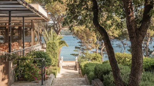 Aminess Younique Senses Resort - Družinska jesen z all inclusive light na Hvaru, Vrboska, otok Hvar, Hrvaška - 216 EUR - 2x nočitev v dvoposteljni Superior sobi z balkonom za 2 osebi (1 otrok do 9,99 let brezplačno), All inclusive light