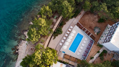 Aminess Younique Senses Resort - Družinski poletni all inclusive light na Hvaru, Vrboska, otok Hvar, Hrvaška - 979 EUR - 4x nočitev v dvoposteljni Superior sobi z balkonom za 2 osebi (1 otrok do 9,99 let brezplačno), All inclusive light