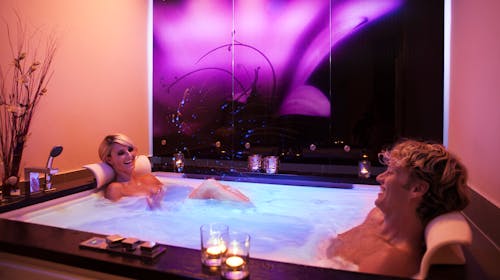 Terme Laško - Thermana Park Laško Superior - Bogat VIP paket razvajanja v dvoje, Laško, Slovenija - 499,80 EUR - 2x nočitev v dvoposteljni Standard plus sobi s pogledom na reko za 2 osebi, Polpenzion