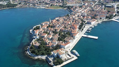 Hotel Plavi Plava Laguna - Družinsko poletje v Poreču, Poreč, Istra, Hrvaška - 919 EUR - 5x nočitev v Classic dvoposteljni sobi z balkonom in dodatnim ležiščem za 2 osebi (1. otrok do 11,99 let in 2. otrok do 4,99 let brezplačno), Polpenzion
