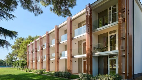 Hotel Pelegrin Plava Laguna - September v prenovljenem hotelu v Istri, Umag, Istra, Hrvaška - 671 EUR - 3x nočitev v Classic sobi z balkonom (stran park) za 2 osebi (1. otrok do 11,99 let in 2. otrok do 4,99 let brezplačno), Polpenzion