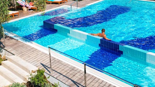 Hotel Castellastva - Poletje v Petrovcu, Petrovac, Črna gora - 555 EUR - 4x nočitev v Standard dvoposteljni sobi za 2 osebi, Polpenzion
