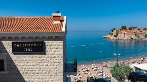 Hotel California by Aycon - Jesen na ekskluzivni lokaciji, Sveti Stefan, Črna gora - 799 EUR - 5x nočitev v dvoposteljni Superior sobi s pogledom na goro za 2 osebi, Zajtrk