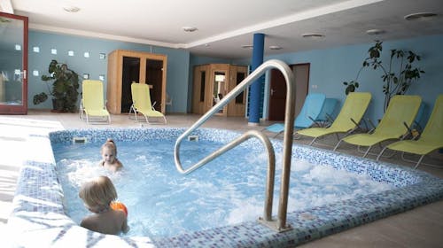Boni Family Wellness Hotel - Družinski oddih na Madžarskem, Zalakaros, Madžarska - 397 EUR - 3x nočitev v dvoposteljni sobi s teraso ali z balkonom za 2 osebi (2 otroka do 11,99 let brezplačno), Polpenzion
