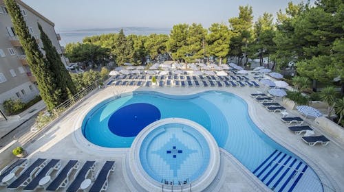 Hotel Horizont - Pozdrav poletju na makarski rivieri , Baška Voda, Makarska riviera, Dalmacija, Hrvaška - 480 EUR - 2x nočitev v Junior suiti (stran park) za 2 osebi, Polpenzion (samopostrežni zajtrk in večerja)