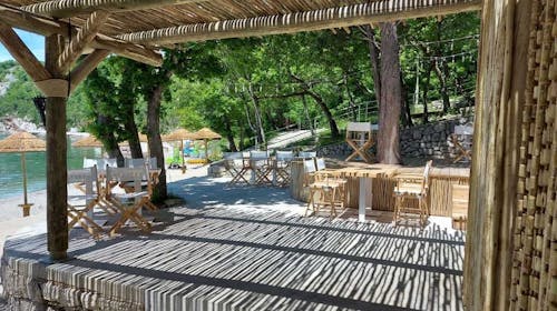 Holiday resort Kačjak - Poletje za družine - Posebna akcija, Kačjak, Hrvaška - 298 EUR - 3x nočitev v troposteljni sobi z balkonom morska stran za 2 osebi (1 otrok do 11,99 let brezplačno), Polpenzion