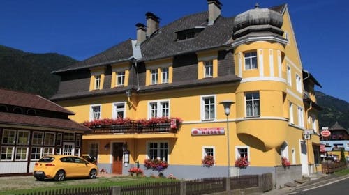 Hotel Villa Huber - Miren Adults-only oddih obdan z alpsko naravo in jezeri, Afritz, Avstrija - 410 EUR - 3x nočitev v Standard dvoposteljni sobi za 2 osebi, Samopostrežni zajtrk