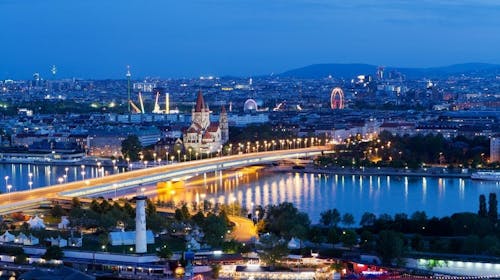 A&O Wien Hauptbahnhof - Bivanje v srcu Dunaja, Dunaj, Avstrija - 79 EUR - 1x nočitev v dvoposteljni Standard sobi ali Family sobi za 2 osebi (2 otroka do 17. leta brezplačno), Zajtrk