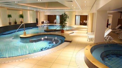 Palace Hotel Hevíz - Wellness oddih v Hévízu, Hévíz, Madžarska - 279 EUR - 2x nočitev v dvoposteljni Standard sobi za 2 osebi, Polpenzion