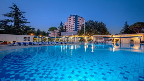 Valamar Diamant Hotel - Poletni oddih za dvoje v Poreču, Poreč, Istra, Hrvaška - 1320 EUR - 5x nočitev v Superior sobi za 2 osebi, Polpenzion z vključenimi brezalkoholnimi negaziranimi pijačami iz avtomata ob obrokih
