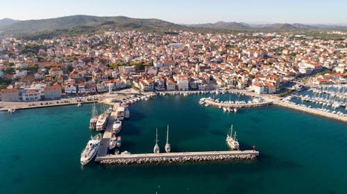 SeeSea Hotel - Družinski junijski oddih v Vodicah, Vodice, Dalmacija, Hrvaška - 1288 EUR - 7x nočitev v dvoposteljni sobi (pogled park) za 2 osebi (1 otrok do 2,99 let in 1 otrok do 12,99 let brezplačno), Polpenzion