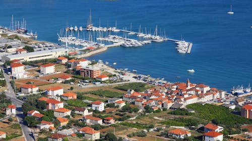 Rotondo Annex - Superior soba - Poletje v Dalmaciji, Seget Donji, Trogir, Dalmacija, Hrvaška - 904 EUR - 5x nočitev v dvoposteljni Superior sobi z balkonom za 2 osebi (1 otrok do 12. leta brezplačno), Polpenzion