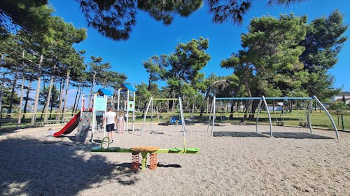 Auramar Pansion - Družinsko poletje v Dalmaciji, Sabunike, Privlaka, Dalmacija, Hrvaška - 1569 EUR - 7x nočitev v Family sobi za 2 osebi (2 otroka do 14,99 let in 1 otrok do 5 let brezplačno), Polpenzion