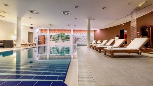 Hotel Punta Vodice - Družinska all inclusive light jesen s pridihom wellnessa, Vodice, Dalmacija, Hrvaška - 207 EUR - 2x nočitev v dvoposteljni Standard sobi z balkonom stran morje za 2 osebi (1 otrok do 11,99 let in 2. otrok do 2,99 let brezplačno), All inclusive light