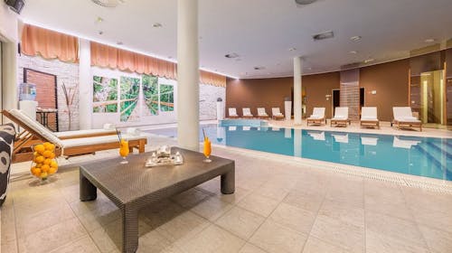 Hotel Punta Vodice - Družinska all inclusive light jesen s pridihom wellnessa, Vodice, Dalmacija, Hrvaška - 245 EUR - 2x nočitev v dvoposteljni Standard sobi z balkonom stran morje za 2 osebi (1 otrok do 11,99 let in 2. otrok do 2,99 let brezplačno), All inclusive light