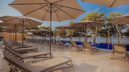 Hotel Punta Vodice - Družinsko all inclusive light poletje s pridihom wellnessa, Vodice, Dalmacija, Hrvaška - 1384 EUR - 7x nočitev v dvoposteljni Standard sobi z balkonom stran morje za 2 osebi (1 otrok do 11,99 let in 2. otrok do 2,99 let brezplačno), All inclusive light