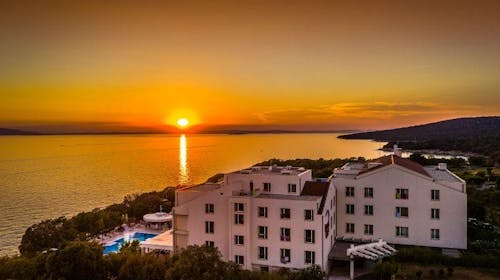 La Luna Island Hotel - Družinska all inclusive jesen na Pagu, Lun, otok Pag, Hrvaška - 226 EUR - 2x nočitev v dvoposteljni Standard sobi z dodatnim ležiščem za 2 osebi (1 otrok do 11,99 let in 2. otrok do 2,99 let brezplačno), All inclusive