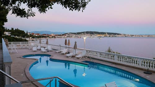 Hotel Val - Poletje v Trogirju, Seget Donji, Trogir, Dalmacija, Hrvaška - 420 EUR - 5x nočitev v dvoposteljni Classic sobi (stran park) za 2 osebi (1. otrok do 2,99 let in 2. otrok do 11,99 let brezplačno), Samopostrežni zajtrk