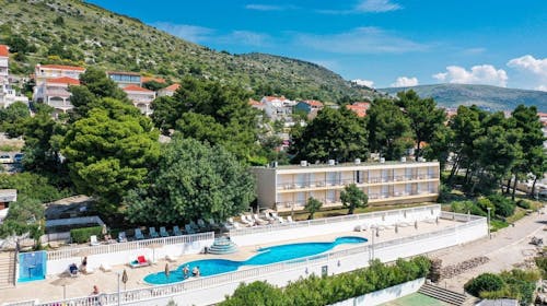 Hotel Val - Poletje v Trogirju, Seget Donji, Trogir, Dalmacija, Hrvaška - 570 EUR - 7x nočitev v dvoposteljni Classic sobi (stran park) za 2 osebi (1. otrok do 2,99 let in 2. otrok do 11,99 let brezplačno), Samopostrežni zajtrk