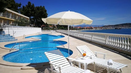 Hotel Val - Poletje v Trogirju, Seget Donji, Trogir, Dalmacija, Hrvaška - 684 EUR - 7x nočitev v dvoposteljni Classic sobi (stran park) za 2 osebi (1. otrok do 2,99 let in 2. otrok do 11,99 let brezplačno), Samopostrežni zajtrk