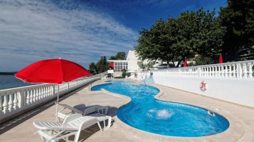 Hotel Val - Poletje v Trogirju, Seget Donji, Trogir, Dalmacija, Hrvaška - 756 EUR - 7x nočitev v dvoposteljni Comfort sobi (morska strana) v annexu za 2 osebi (1. otrok do 2,99 let in 2. otrok do 11,99 let brezplačno), Samopostrežni zajtrk