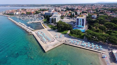 Ilirija Resort - Hotel Ilirija - VIP premium družinsko poletje s polnim penzionom v Biogradu - Akcijska cena, Biograd na Moru, Dalmacija, Hrvaška - 1359 EUR - 6x nočitev v dvoposteljni Premium Club sobi za 2 osebi (1 otrok do 12. leta in 1 otrok do 7. leta brezplačno), Polni penzion
