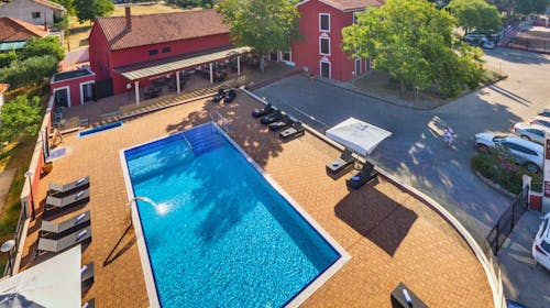 Ilirija Resort - Hotel Villa Donat - Romantično ali družinsko poletje s polnim penzionom - Akcijska cena, Sv. Filip Jakov, Dalmacija, Hrvaška - 1215 EUR - 7x nočitev v dvoposteljni Comfort sobi za 2 osebi (1 otrok do 7. leta in 1 otrok do 12. leta brezplačno), Polni penzion