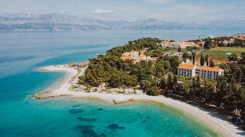 Aminess Vival Casa Velaris - Poletje na Braču za pare, Supetar, otok Brač, Dalmacija, Hrvaška - 1453 EUR - 7x nočitev v dvoposteljni Standard sobi za 2 osebi (1 otrok do 2,99 let brezplačno), Polpenzion