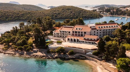 Aminess Younique Liburna Hotel - Družinski konec poletja na Korčuli, Korčula, Dalmacija, Hrvaška - 339 EUR - 2x nočitev v dvoposteljni Superior sobi z balkonom za 2 osebi (1 otrok do 9,99 let brezplačno), Polpenzion