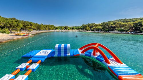 Pine Beach Pakoštane - All inclusive light oddih s športom in naravo, Pakoštane, Dalmacija, Hrvaška - 235 EUR - 2x nočitev v Standard bungalovu za 2 osebi, All inclusive light