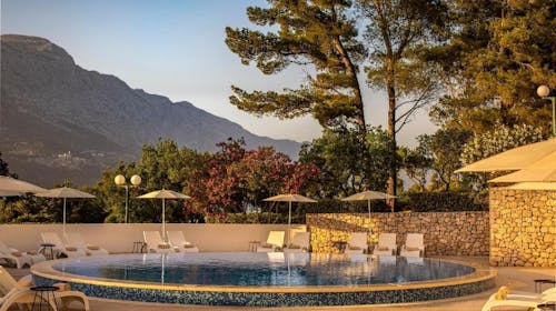 Aminess Younique Liburna Hotel - Družinsko poletje na Korčuli, Korčula, Dalmacija, Hrvaška - 377 EUR - 2x nočitev v dvoposteljni Superior sobi z balkonom za 2 osebi (1 otrok do 9,99 let brezplačno), Polpenzion