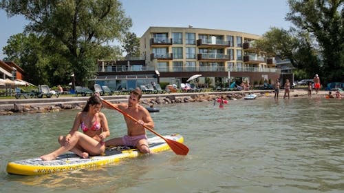 Hotel Azúr - Last minute oddih v Superior družinski sobi, Siofok, Madžarska - 581 EUR - 4x nočitev v Superior družinski sobi za 2 osebi (2 otroka do 13,99 let brezplačno), Polpenzion