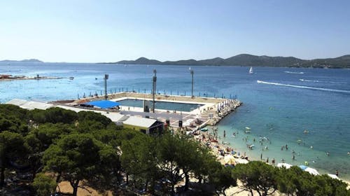 Villa Angie - Družinski oddih v Biogradu na Moru, Biograd na Moru, Dalmacija, Hrvaška - 416 EUR - 5x nočitev v moderno opremljenem apartmaju za 4 osebe, Posteljnina in brisače