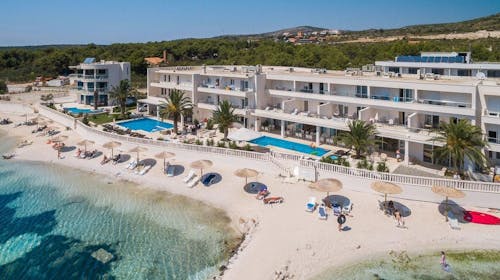Resort Perla - Hotel Perla - Poletje v Dalmaciji, Rogoznica, Dalmacija, Hrvaška - 300 EUR - 2x nočitev v Standard sobi z balkonom in delnim pogledom na morje za 2 osebi, Polpenzion (samopostrežni zajtrk in večerja)